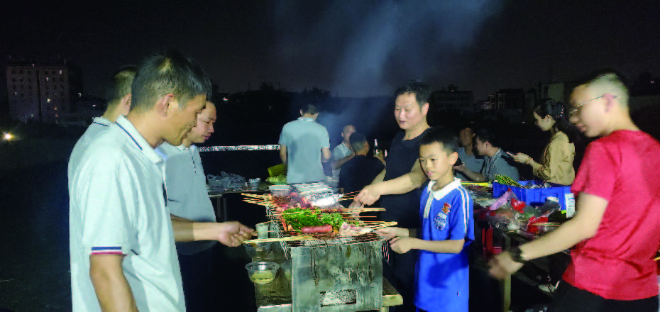 2023年劳动节烧烤团建：团队协作与美味同在!